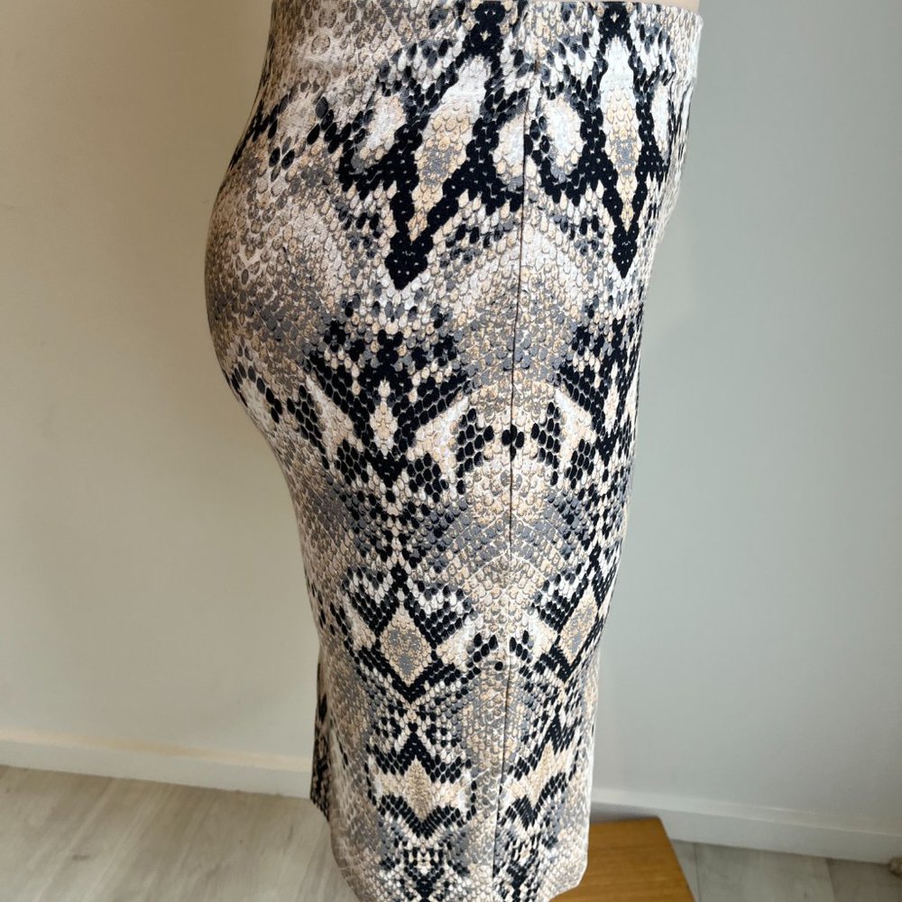 Witchery Ladies Cream & Black Snake Skin Print Stretch Midi Pencil Skirt Size 14 - Picture 8 of 12